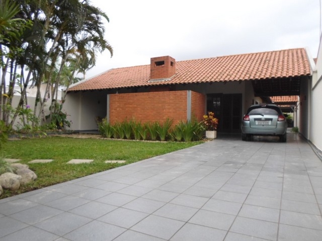 1420R CASA 230M2 GUARATUBA ELIANA