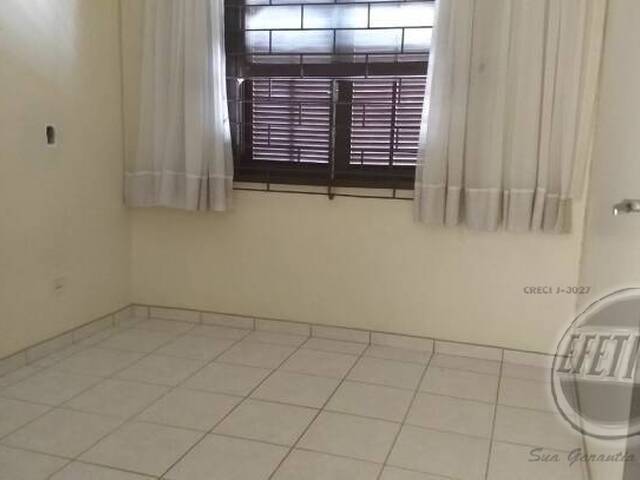 Sobrado para Venda em Centro - 13