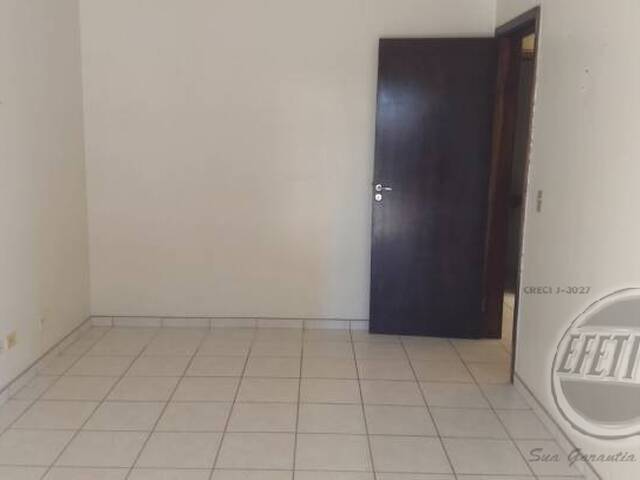 Sobrado para Venda em Centro - 17