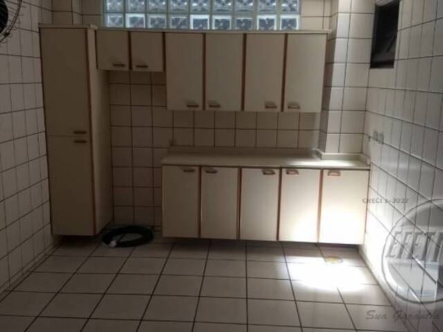 Sobrado para Venda em Centro - 34