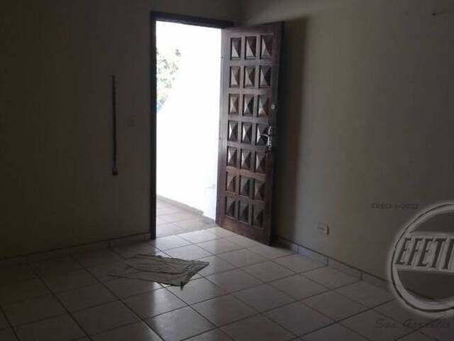 Sobrado para Venda em Centro - 38