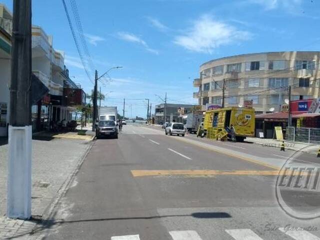 Sobrado para Venda em Centro - 42