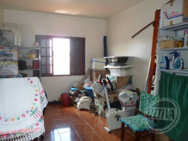 Residência para Venda em Estradinha - 12