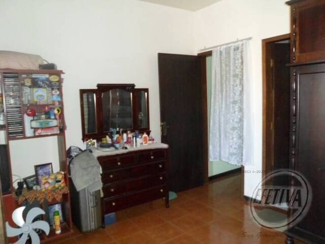 Residência para Venda em Estradinha - 15