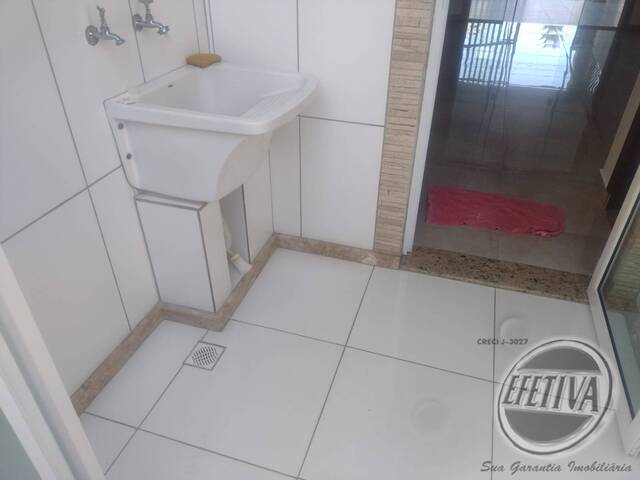 Sobrado para Venda em Centro - 24