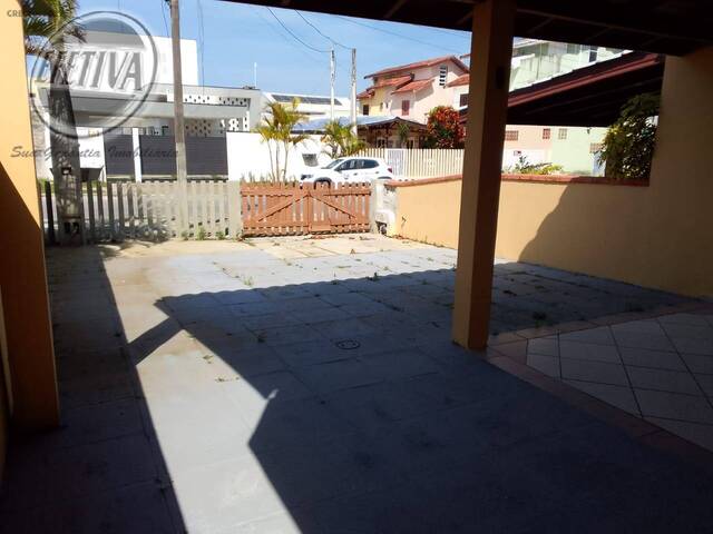 Sobrado para Venda em Balneário Ipacaraí - 25