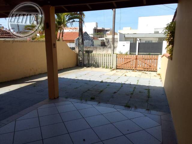 Sobrado para Venda em Balneário Ipacaraí - 23