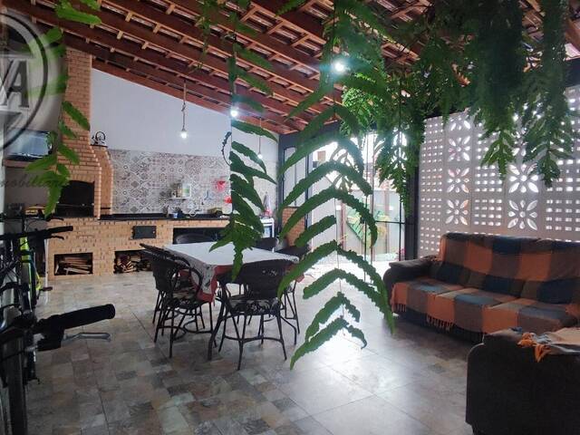 Casa para Venda em Coroados - 17