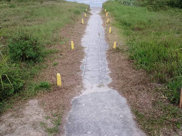 Sobrado para Venda em Balneário Ipacaraí - 19