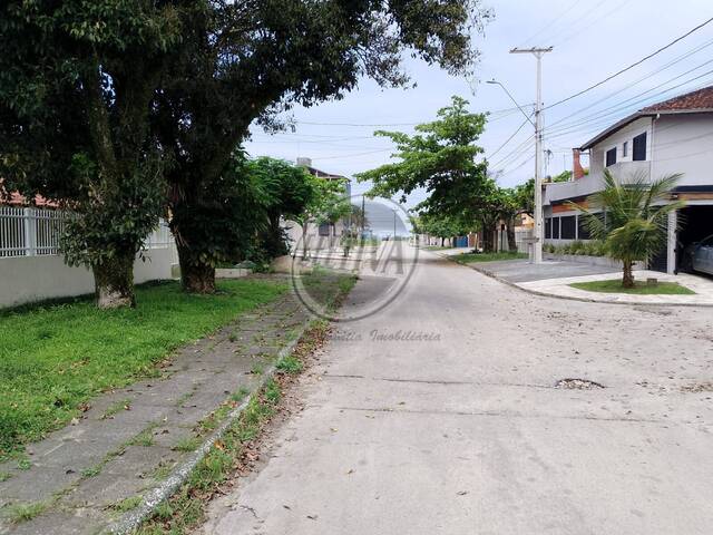 Residência para Venda em Perequê - 20