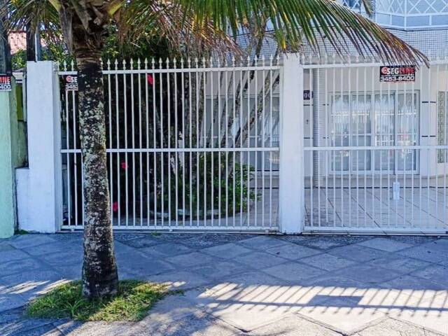 Residência para Venda em Gaivotas - 74