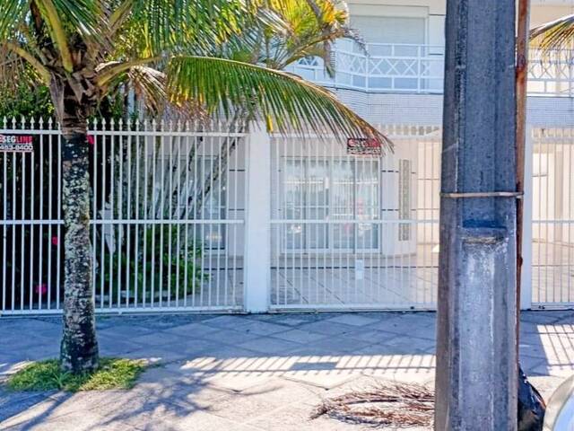 Residência para Venda em Gaivotas - 75