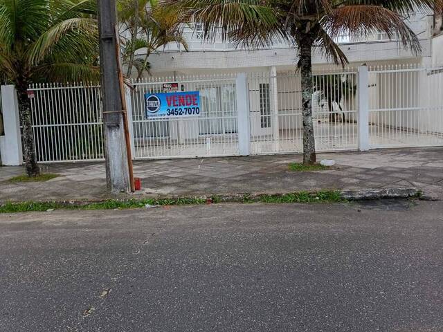 Residência para Venda em Gaivotas - 76