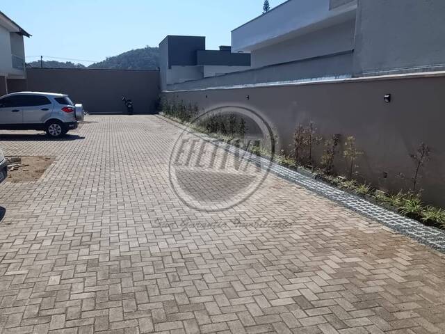 Sobrado para Venda em Centro - 44