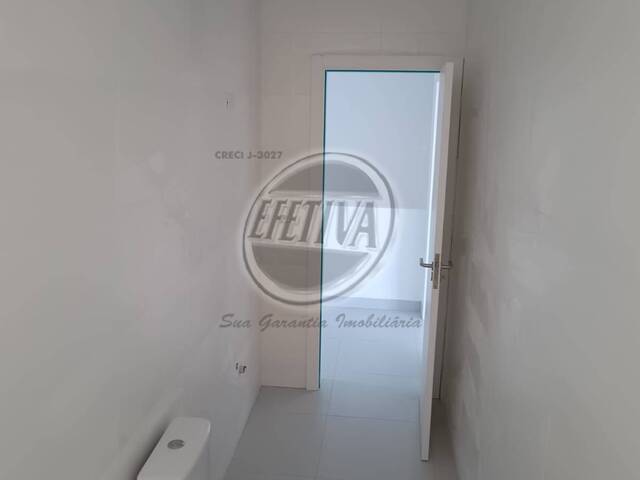 Sobrado para Venda em Centro - 36