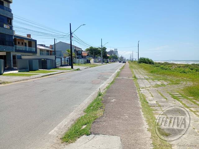 Residência para Venda em Perequê - 17