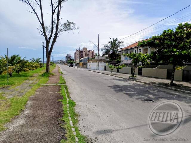 Sobrado para Venda em Balneário Ipacaraí - 27