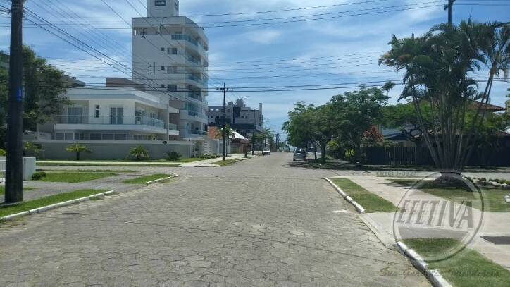 Sobrado para Venda em Guaratuba - 23