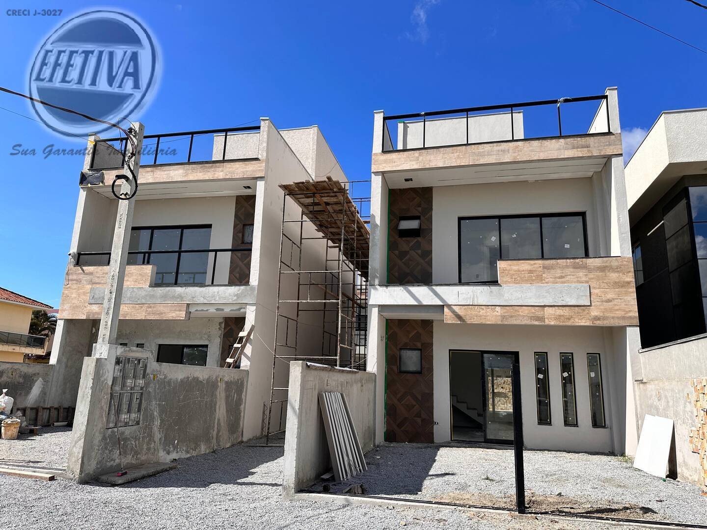 SOBRADO 260 M² -GAIVOTAS - CONDOMINIO FECHADO - FRENTE AO MAR