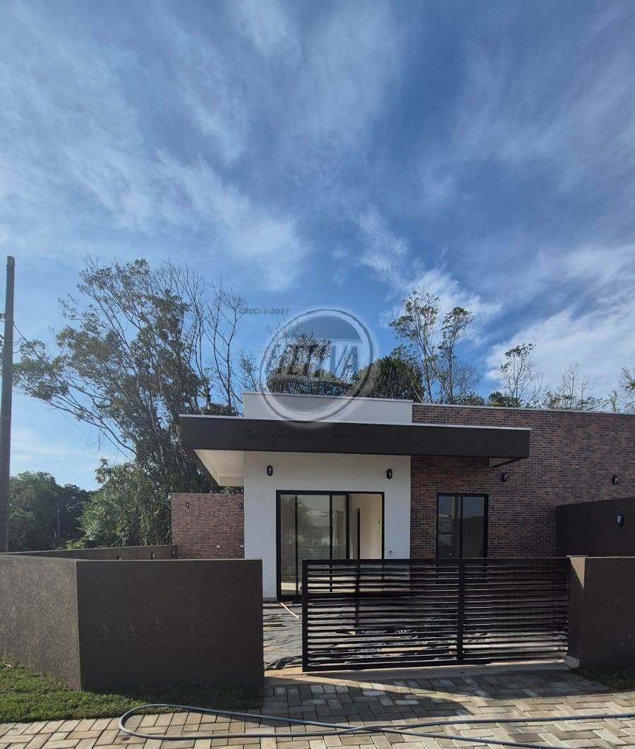 Casa à venda com 2 quartos, 55m² - Foto 1