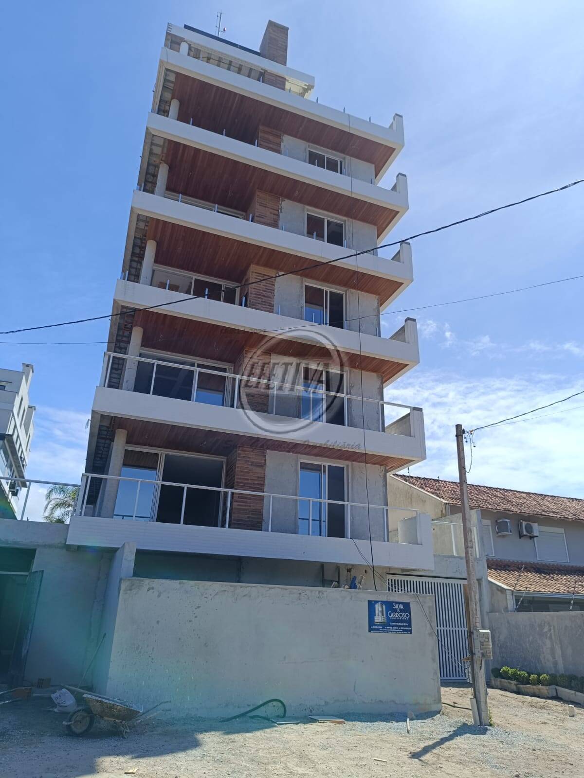 Apartamento à venda com 3 quartos, 170m² - Foto 2