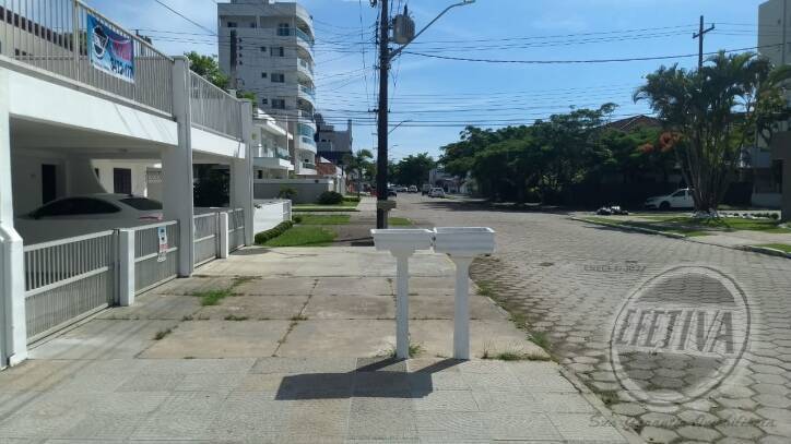 Sobrado para Venda em Guaratuba - 41